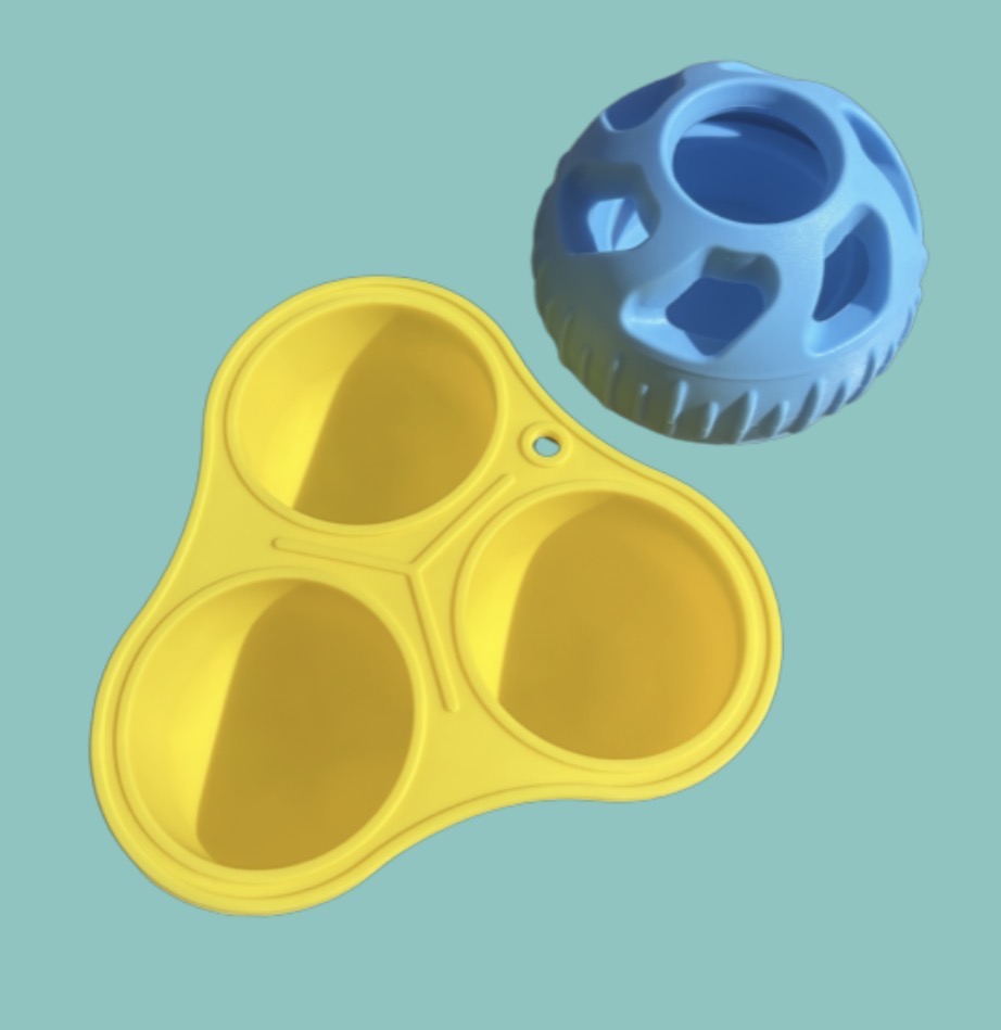 Frozen Treat Dispenser Dog Toy With Molds