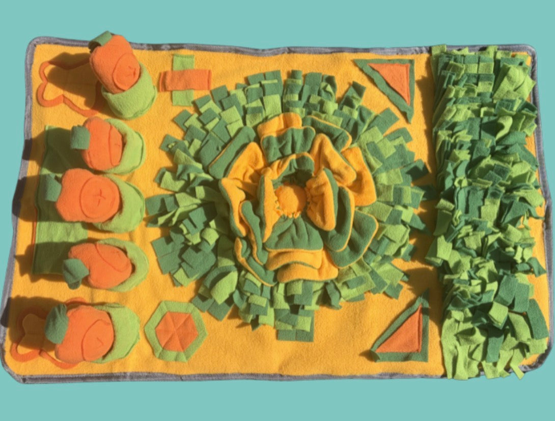 Garden Snuffle Mat With Squeaky Carrots For Dogs